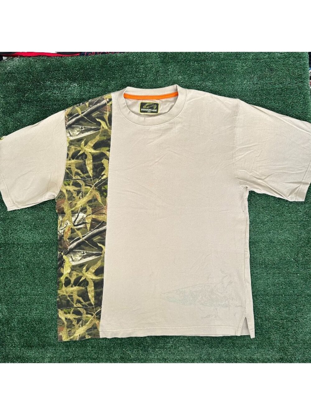 Vintage Y2K Fishouflage Musky Camo T-Shirt Fishing Outdoor Boxy Beige L